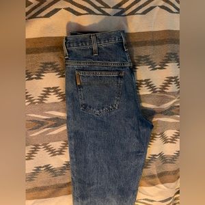 Men’s Cinch jeans.